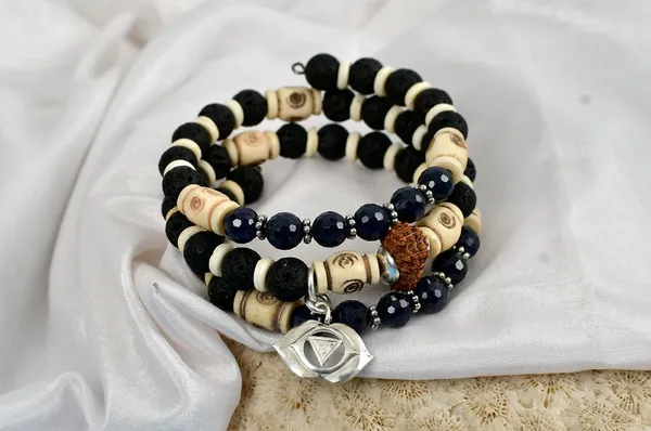 17_Mukhi_Rudraksha_And_Blue_Sapphire_Bracelet_Iii