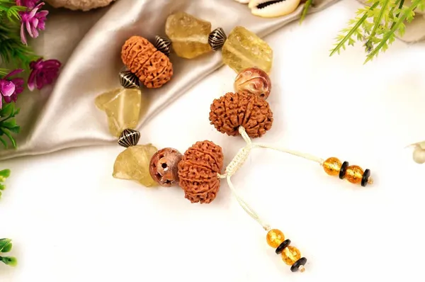 12_Mukhi_Rudraksha_Citrine_Gemstone_Bracelet