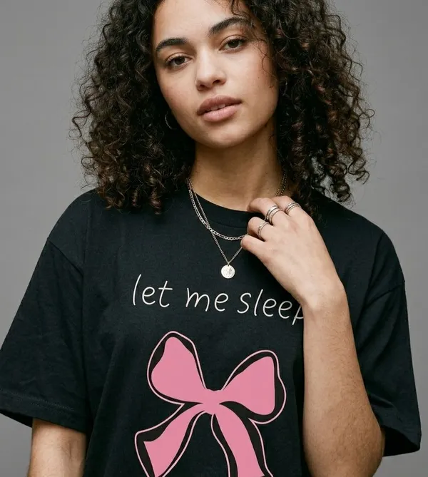 Black_Oversized_Graphic_T-Shirt_for_Women
