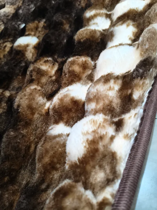 Faux_Fur_Plush_Abstract_Pattern_Area_Rug