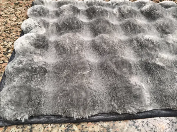Ultra_Plush_Rabbit_Fur_Bubble_Mat,_Anti-Skid_Soft_Floor_Mat_for_Home,_Bedroom,_Bathroom_&_Entryway,_Dark_Grey,_40_x_60_cm