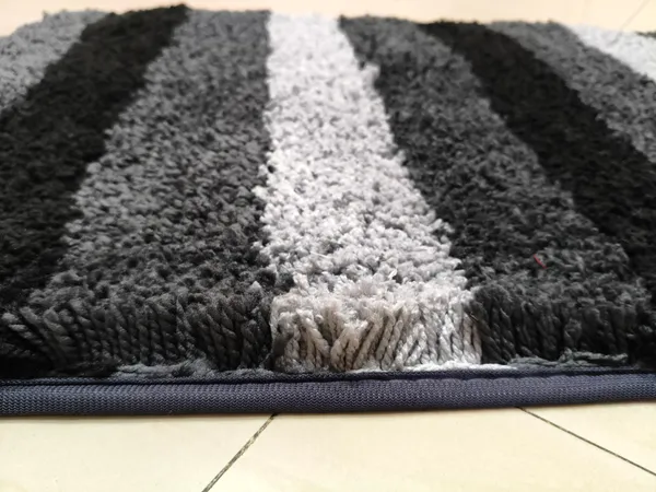Microfiber_Anti_Skid_Water_Absorbent_Machine_Washable_and_Quick_Dry_Luxury_Mats_for_Bathroom,_Kitchen,_Entrance_(40cm_x_60cm,_Grey_Black,_Pack_of_2)