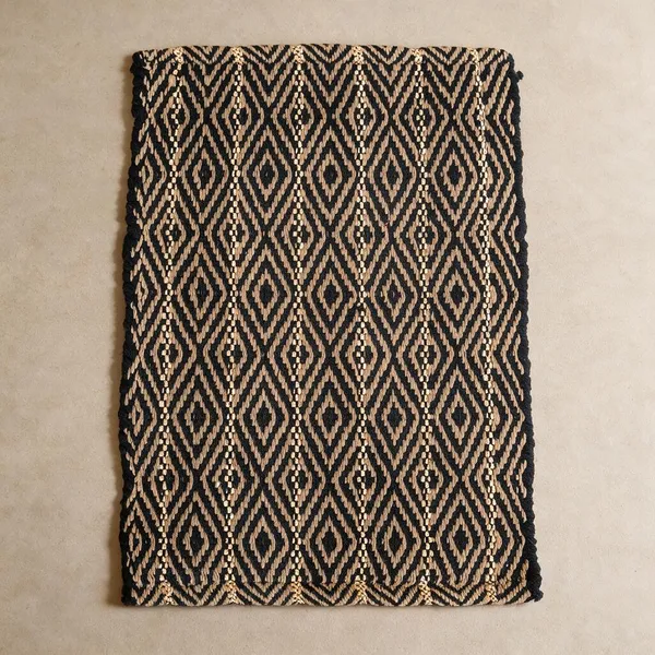 Woven_Geometric_Diamond_Pattern_Floor_Rug