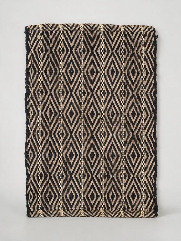 Woven_Geometric_Diamond_Pattern_Floor_Rug
