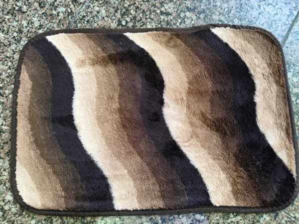 Super_Soft_Microfiber_Printed_Anti_Slip_Bathmat_(Brown,_58_cm_x_38_cm)
