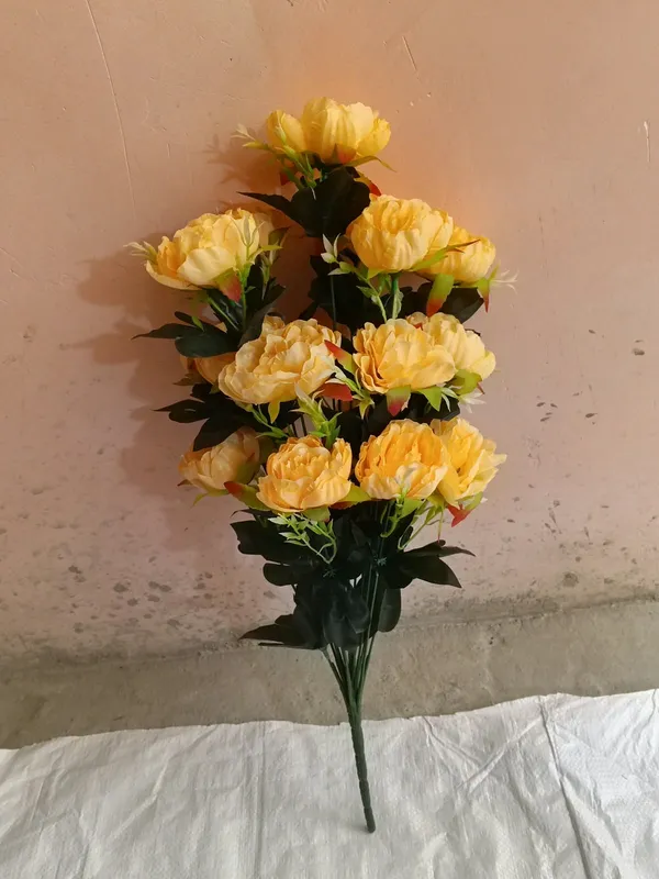 Yellow_Plastic_Decorative_Laye_Artificial_Flower_Bouquet