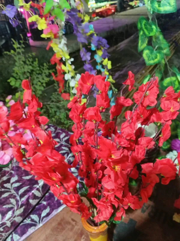 Red_Plastic_Decorative_Artificial_Flower_Bouquet