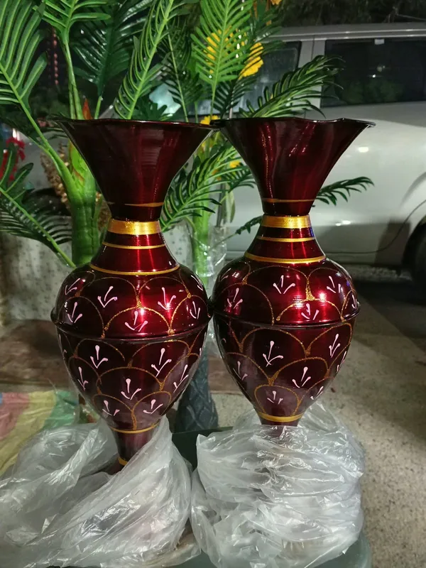 Maroon_And_Gold_Metal_Traditional_Floral_Pattern_Decorative_Vase_Set_Pack_Of_2
