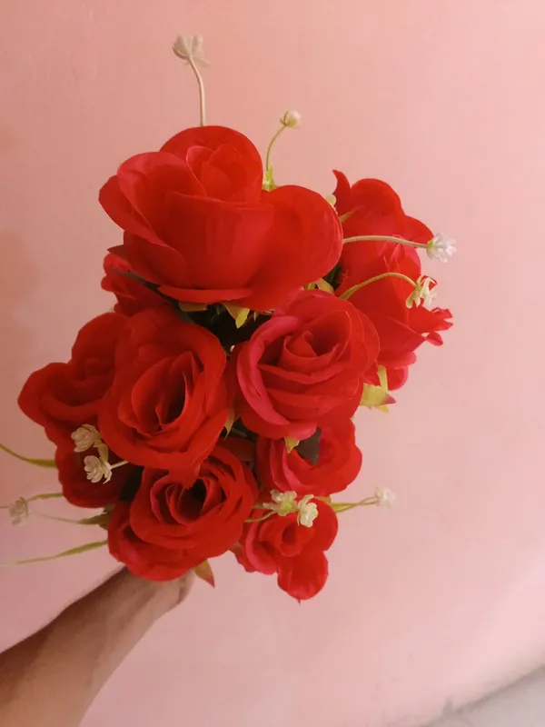 Red_Plastic_Decorative_Rose_Artificial_Flower_Bouquet
