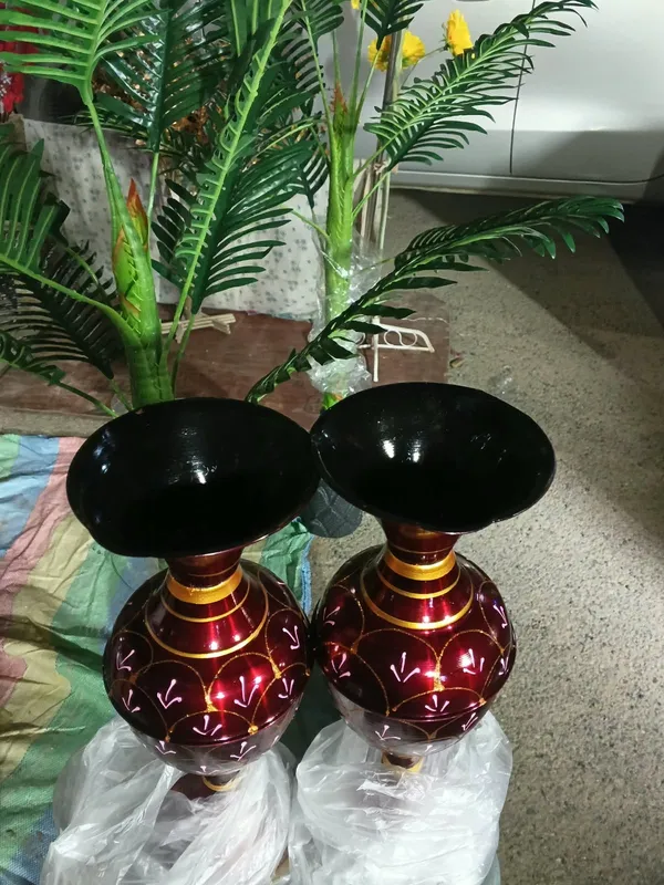 Maroon_And_Gold_Metal_Traditional_Floral_Pattern_Decorative_Vase_Set_Pack_Of_2