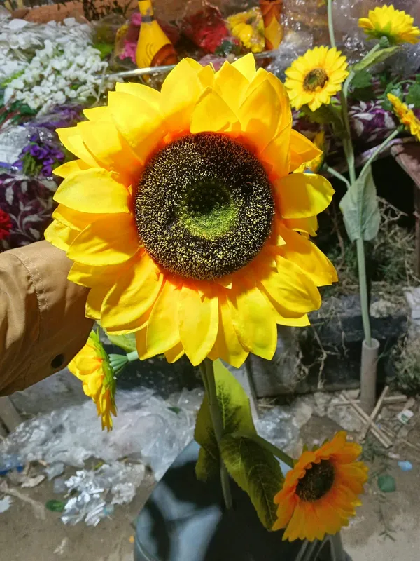 Yellow_Plastic_Decorative_Sunflower_Artificial_Floral_Stem