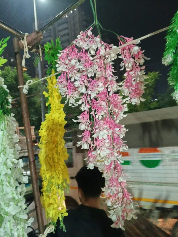 Artificial_Pink_And_White_Floral_Hanging_Garland