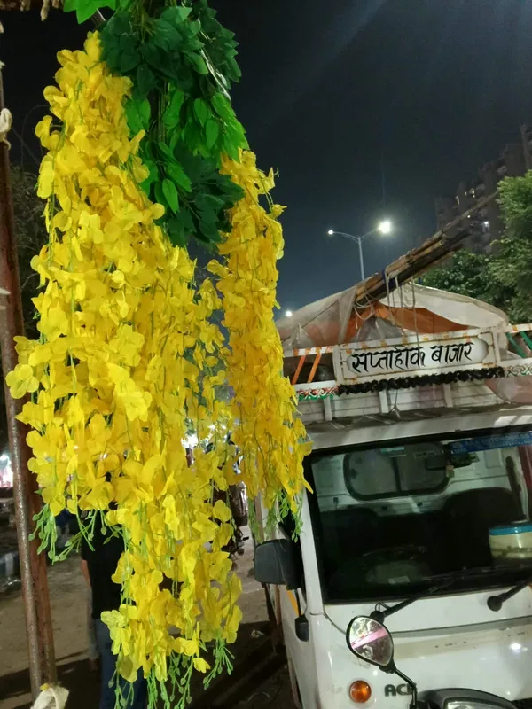 Yellow_And_Green_Plastic_Festive_Floral_Artificial_Hanging_Garland_Pack_Of_8