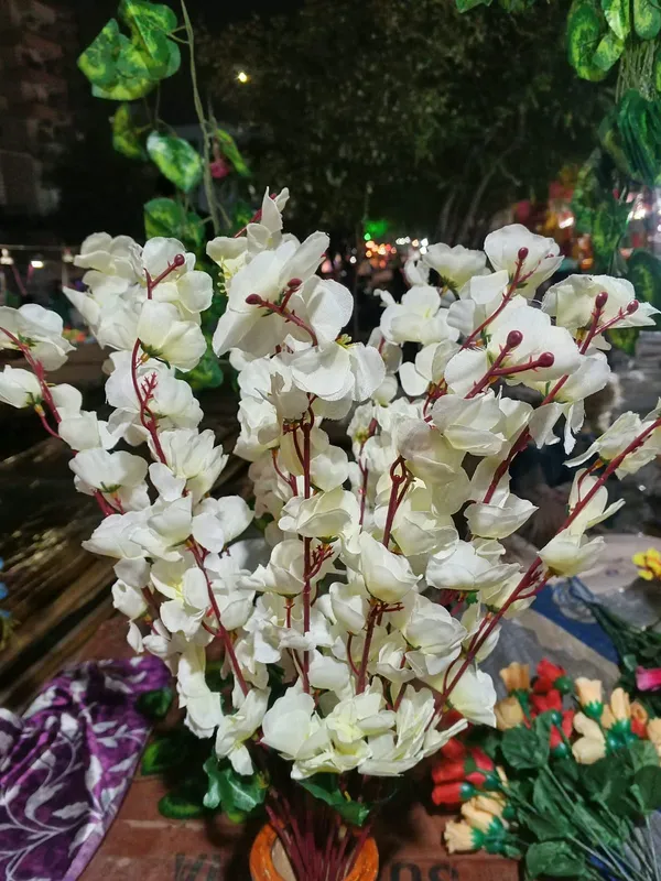 Artificial_White_Floral_Arrangement_With_Decorative_Vase