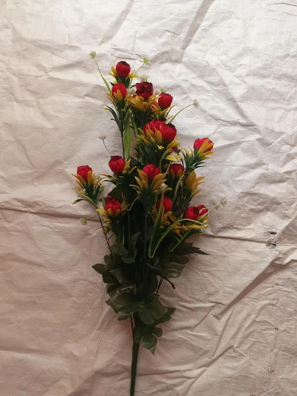 Red_Plastic_Decorative_Rose_Artificial_Floral_Bouquet