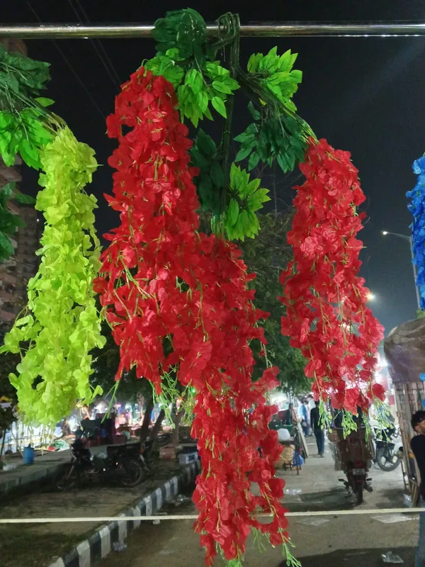Red_Plastic_Festive_Floral_Artificial_Hanging_Garland_Pack_Of_8