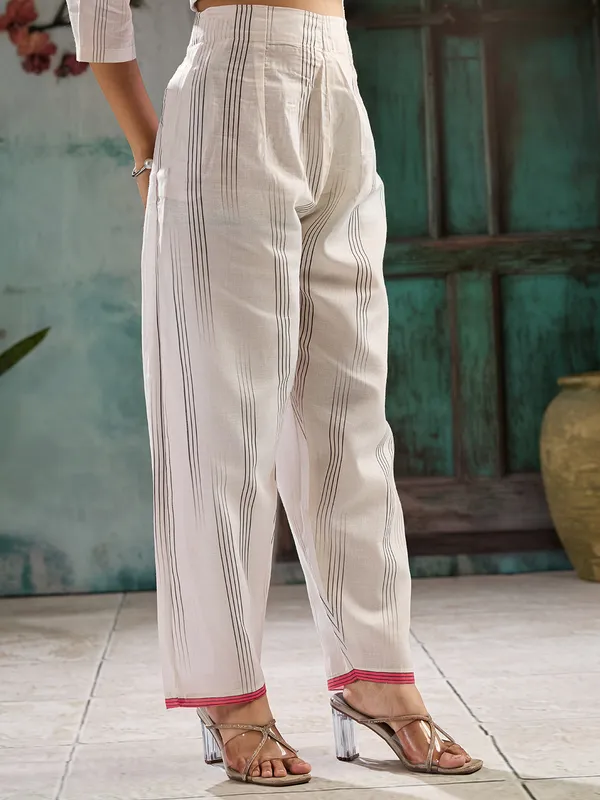 White_Cotton_Blend_Floral_Print_Straight_Kurta_Pant_Dupatta_Set_For_Women