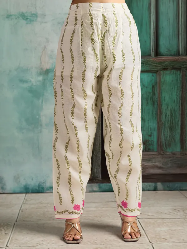 Cream_Cotton_Blend_Floral_Print_Straight_Kurta_Pant_Dupatta_Set_For_Women