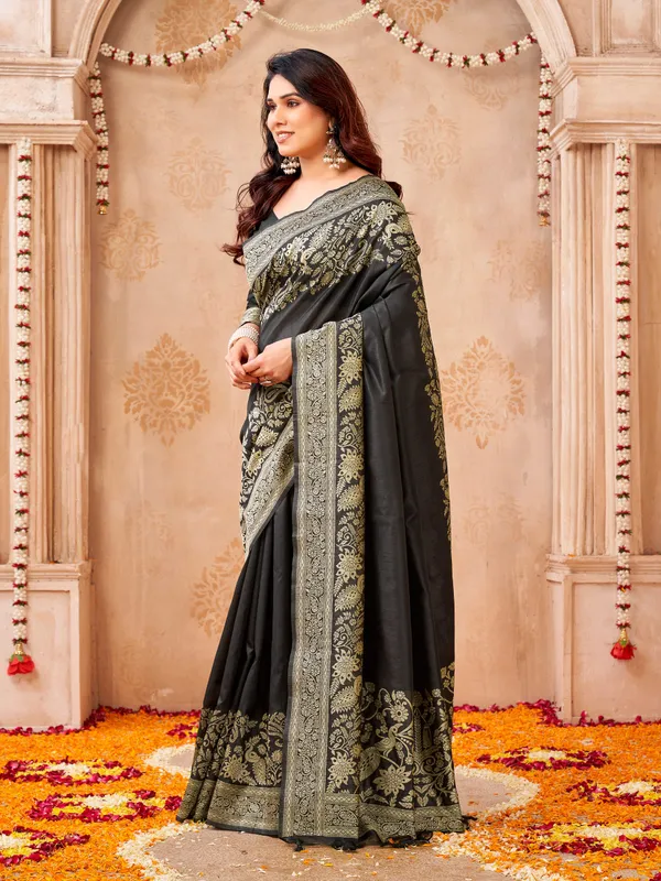 Black_Linen_Silk_Printed_Ethnic_Saree_For_Women