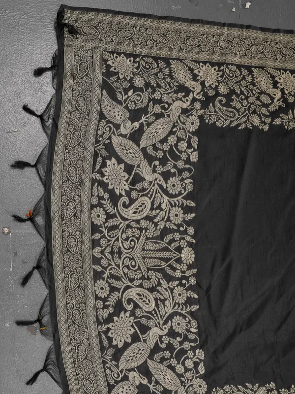 Black_Linen_Silk_Printed_Ethnic_Saree_For_Women