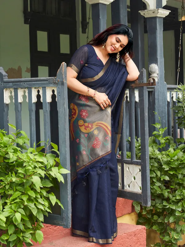 Navy_Blue_Linen_Silk_Floral_Print_Saree_With_Blouse_Piece_For_Women