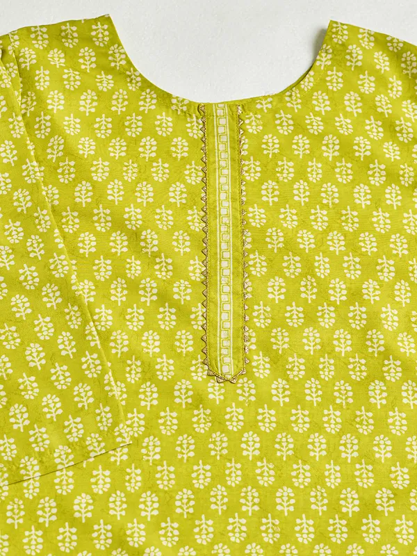 Olive_Green_Cotton_Blend_Floral_Print_Straight_Kurta_Pant_Dupatta_Set_For_Women