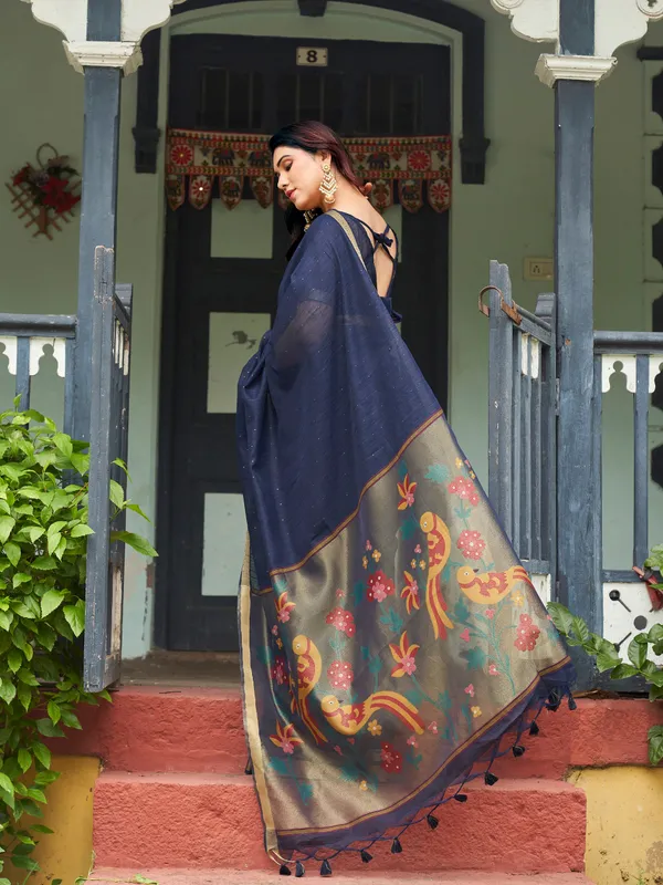 Navy_Blue_Linen_Silk_Floral_Print_Saree_With_Blouse_Piece_For_Women