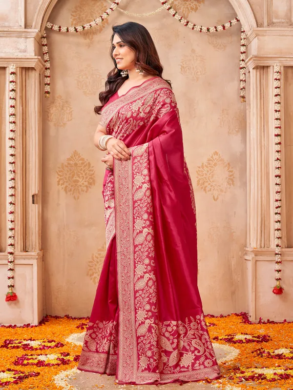 Magenta_Linen_Silk_Woven_Floral_Paisley_Saree_With_Blouse_Piece_For_Women