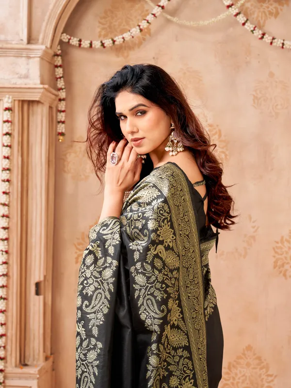Black_Linen_Silk_Printed_Ethnic_Saree_For_Women