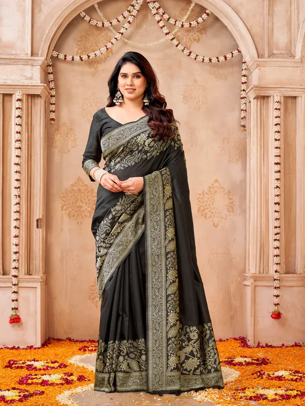Black_Linen_Silk_Printed_Ethnic_Saree_For_Women