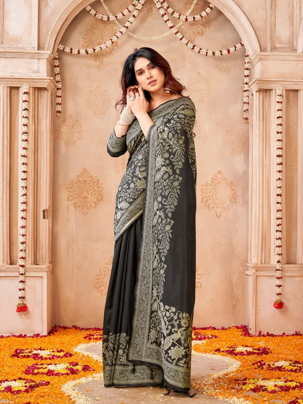 Black_Linen_Silk_Printed_Ethnic_Saree_For_Women