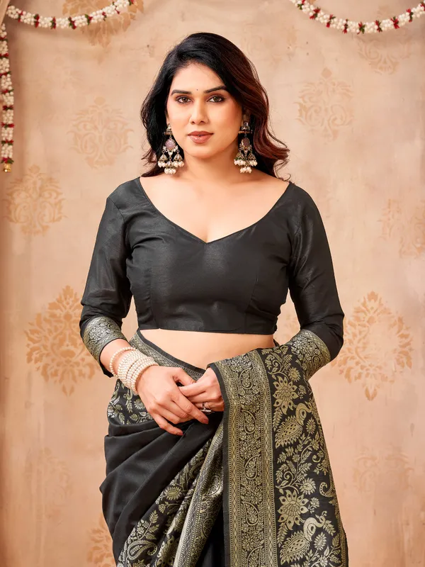 Black_Linen_Silk_Printed_Ethnic_Saree_For_Women
