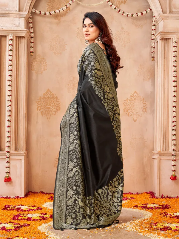 Black_Linen_Silk_Printed_Ethnic_Saree_For_Women