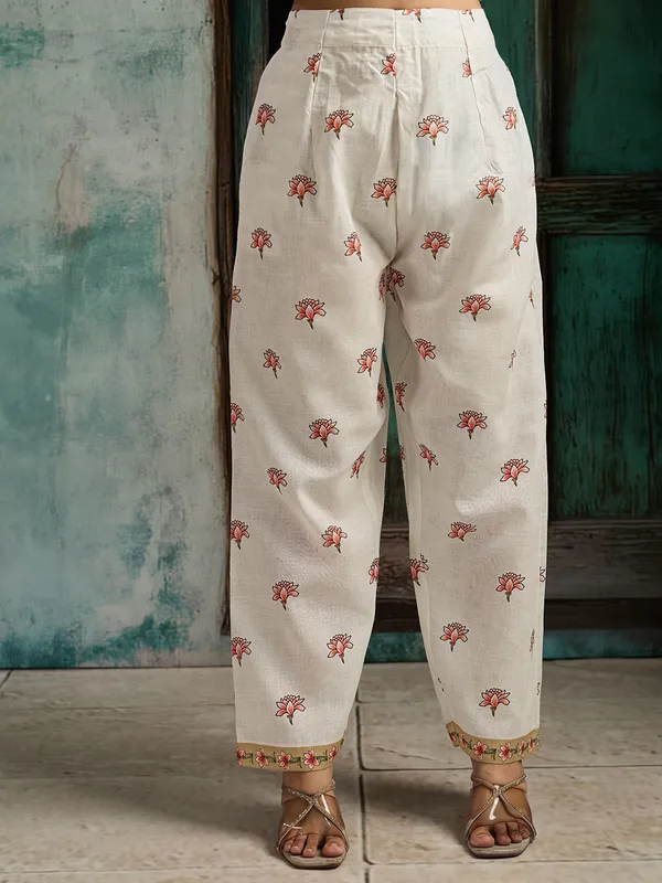 Beige_Cotton_Blend_Floral_Print_Straight_Kurta_Pant_Dupatta_Set_For_Women