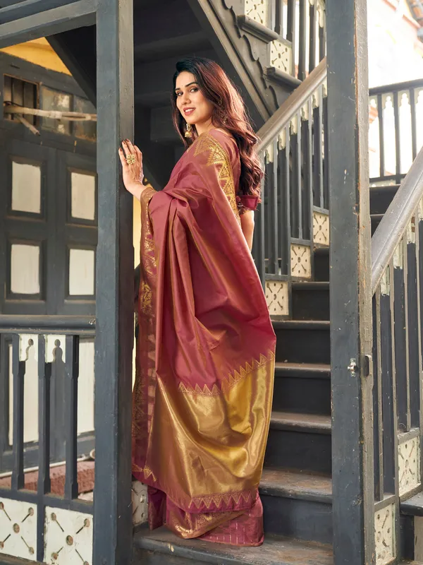 Maroon_Linen_Silk_Woven_Zari_Border_Saree_With_Blouse_Piece_For_Women