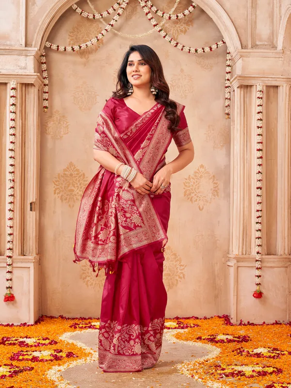Magenta_Linen_Silk_Woven_Floral_Paisley_Saree_With_Blouse_Piece_For_Women