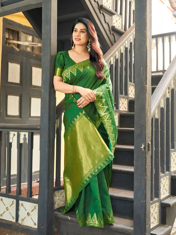 Green_Linen_Silk_Woven_Ethnic_Saree_For_Women