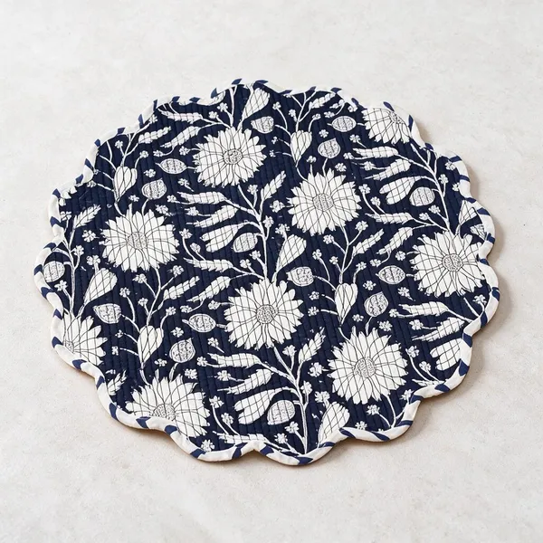 Cosmos_Cotton_Floral_Print_Scalloped_Round_Placemat