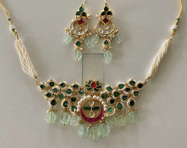 Gold_Tone_Kundan_Necklace_Set_for_Women