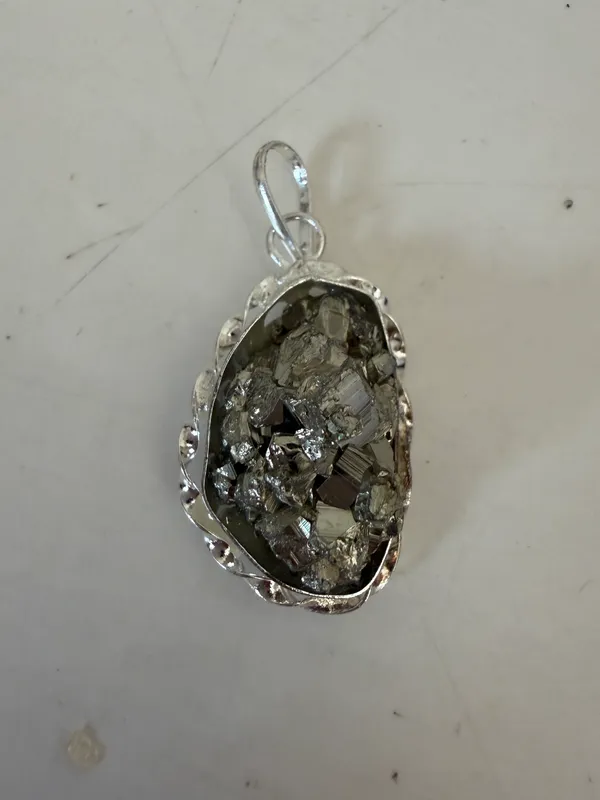 Silver_Tone_Raw_Metallic_Stone_Pendant_for_Unisex