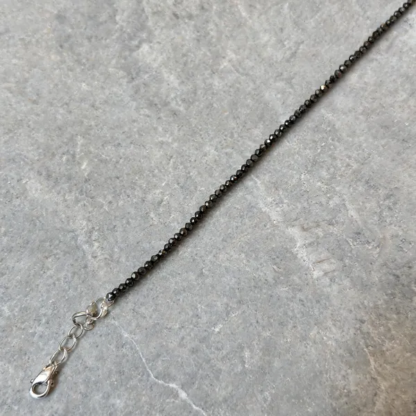 Black_Faceted_Bead_Necklace_For_Women