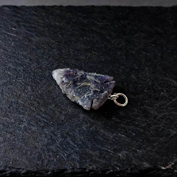 Black_Rough_Stone_Arrowhead_Pendant_For_Unisex