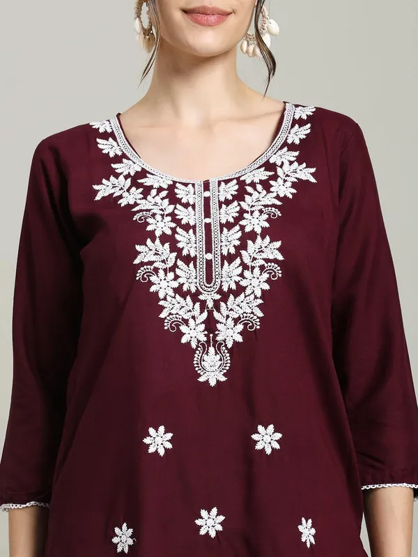 Maroon_Cotton_Straight_Fit_Embroidered_Short_Kurti_For_Women