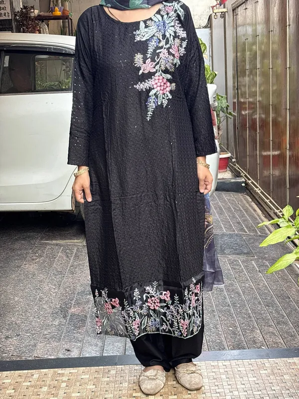 Black_Premium_Cotton_Kurti_With_Pant_And_Dupatta_Set_For_Women