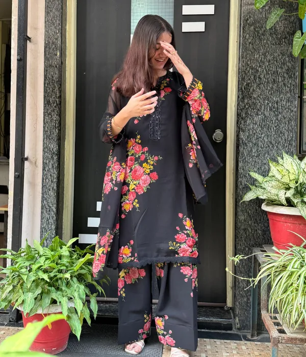 Black_Premium_Georgette_Kurti_With_Pant_And_Dupatta_Set_For_Women