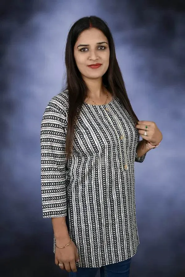 Black_Premium_Cotton_Top_For_Women