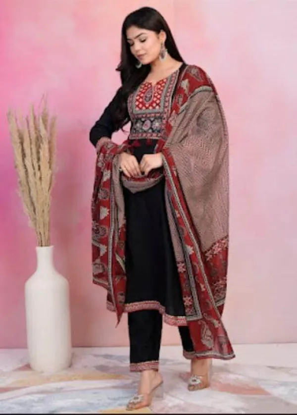 Black_Premium_Cotton_Kurti_With_Pant_And_Dupatta_Set_For_Women
