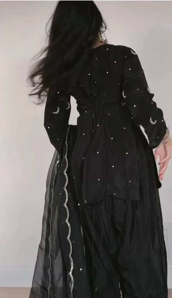 Black_Moon_Embroidered_Farsi_Salwar_Suit_Set
