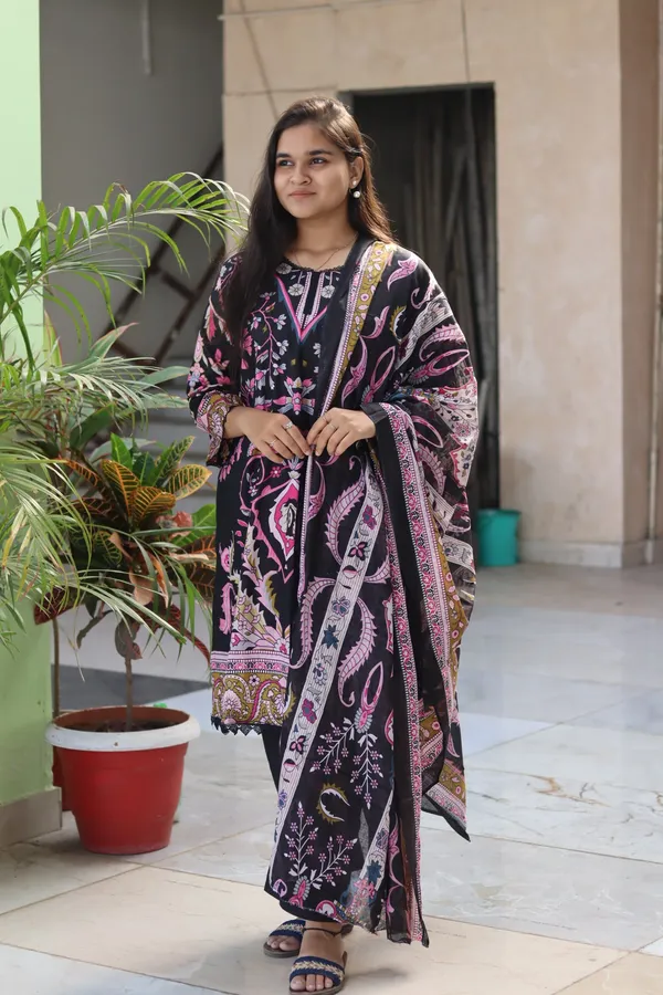 Black_And_Pink_Premium_Cotton_Kurti_With_Pant_And_Dupatta_Set_For_Women