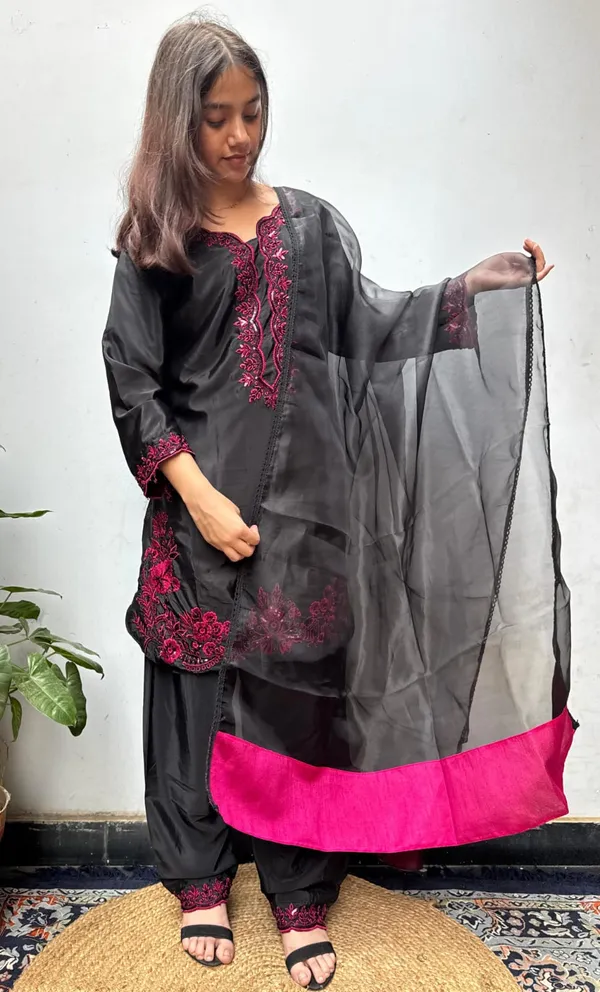 Black_And_Pink_Premium_Georgette_Kurti_With_Pant_And_Dupatta_Set_For_Women